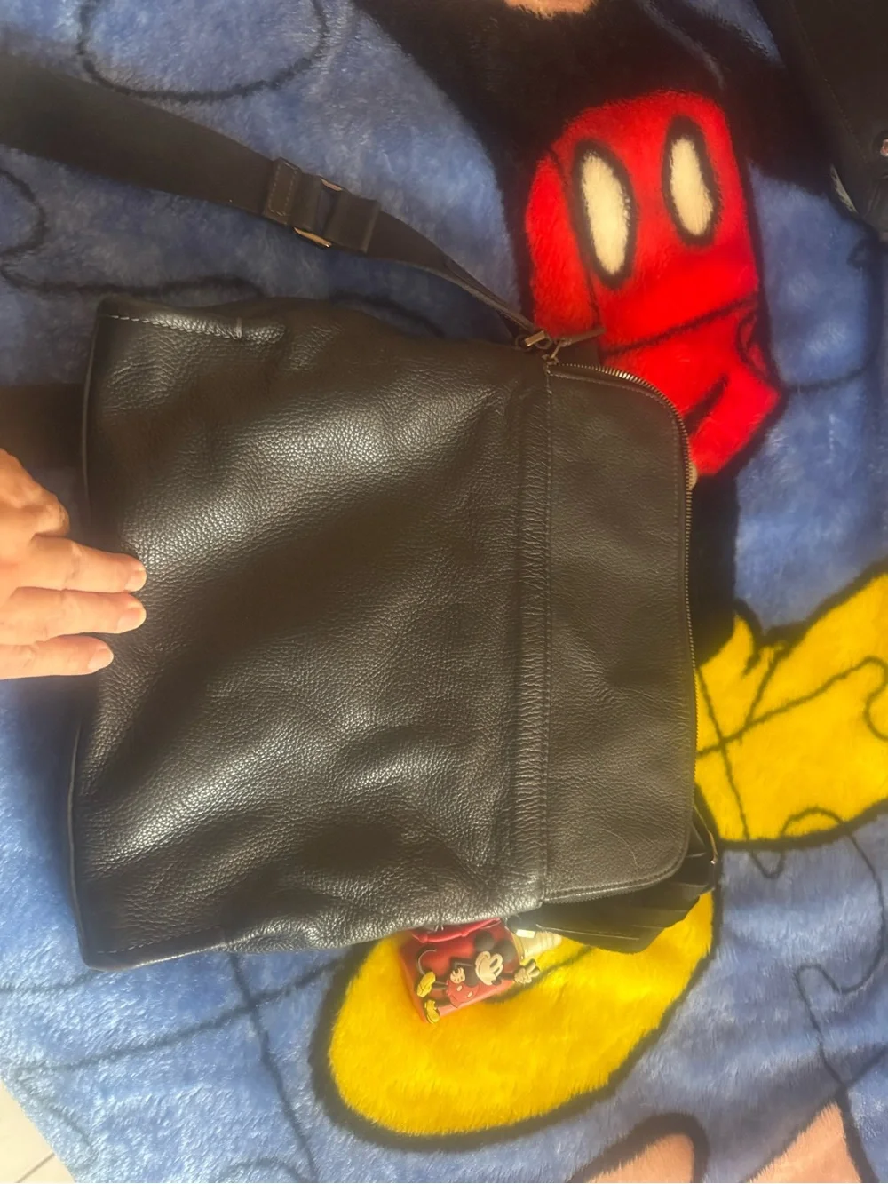Tumi Black Pebbled Leather Messenger Bag Unisex